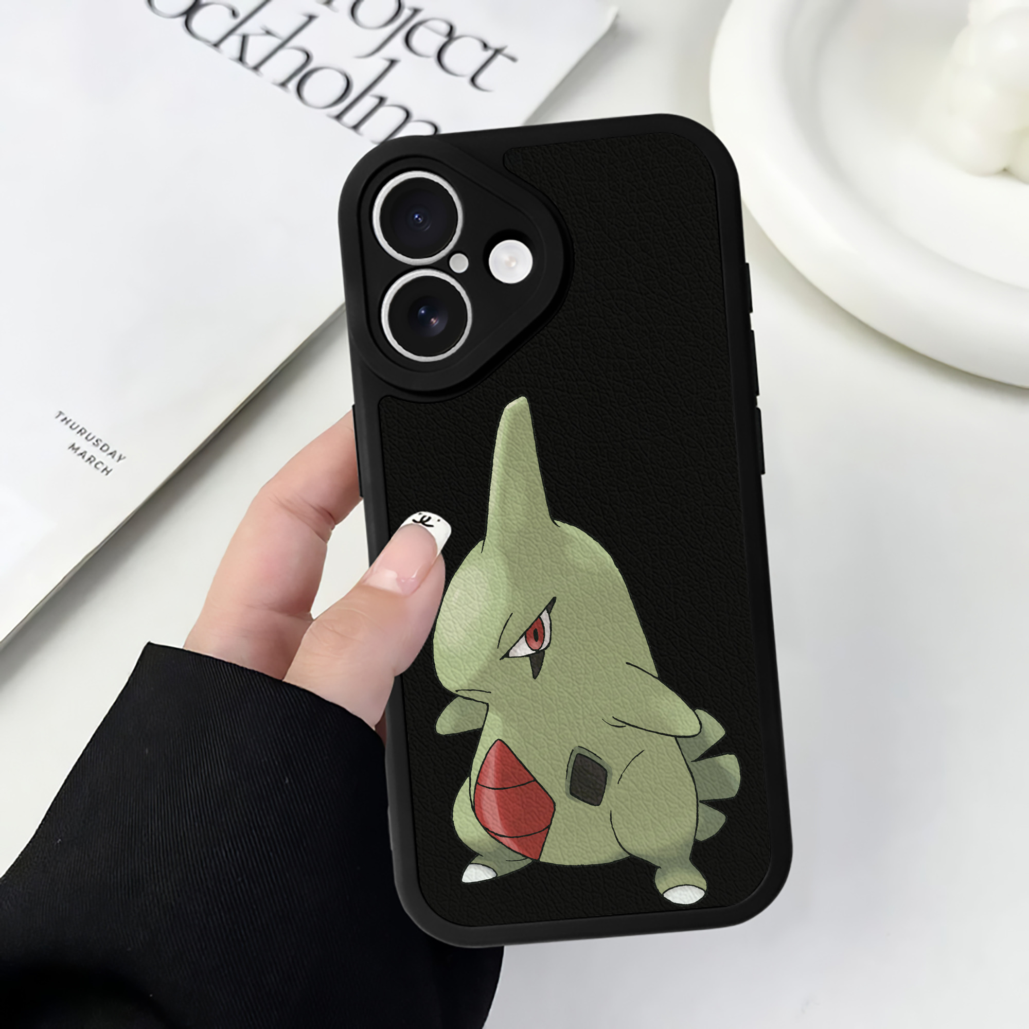 （画像用） ポケットモンスター Pokémon 【iPhone 16シリーズ対応】シリコンスマホケース（レザー調） 材質：シリコン